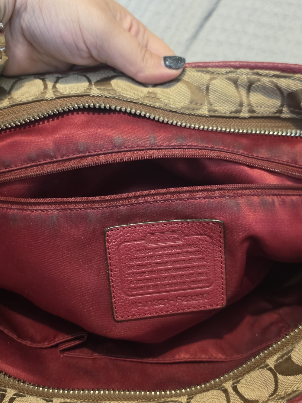 Coach Park Signature Carrie Tote Beige With Burgundy Trim - Picture 6 of 12